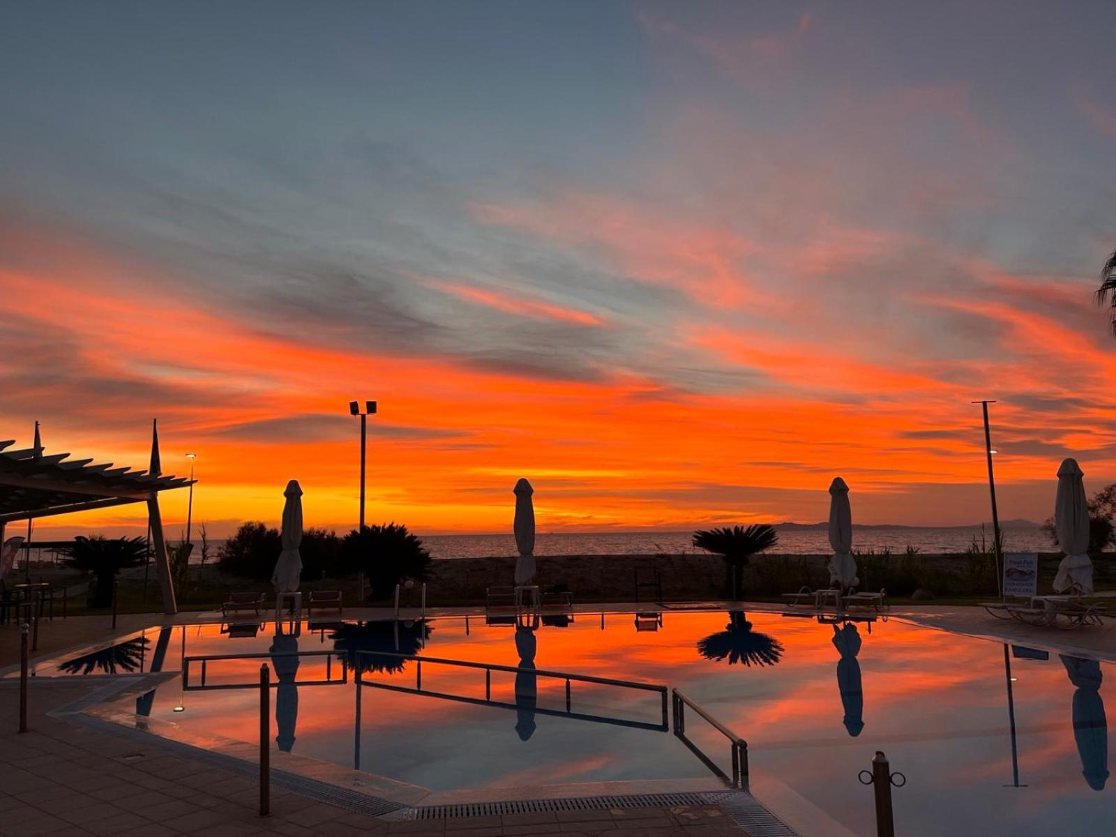 Coralli Hotel Пердика Екстериор снимка