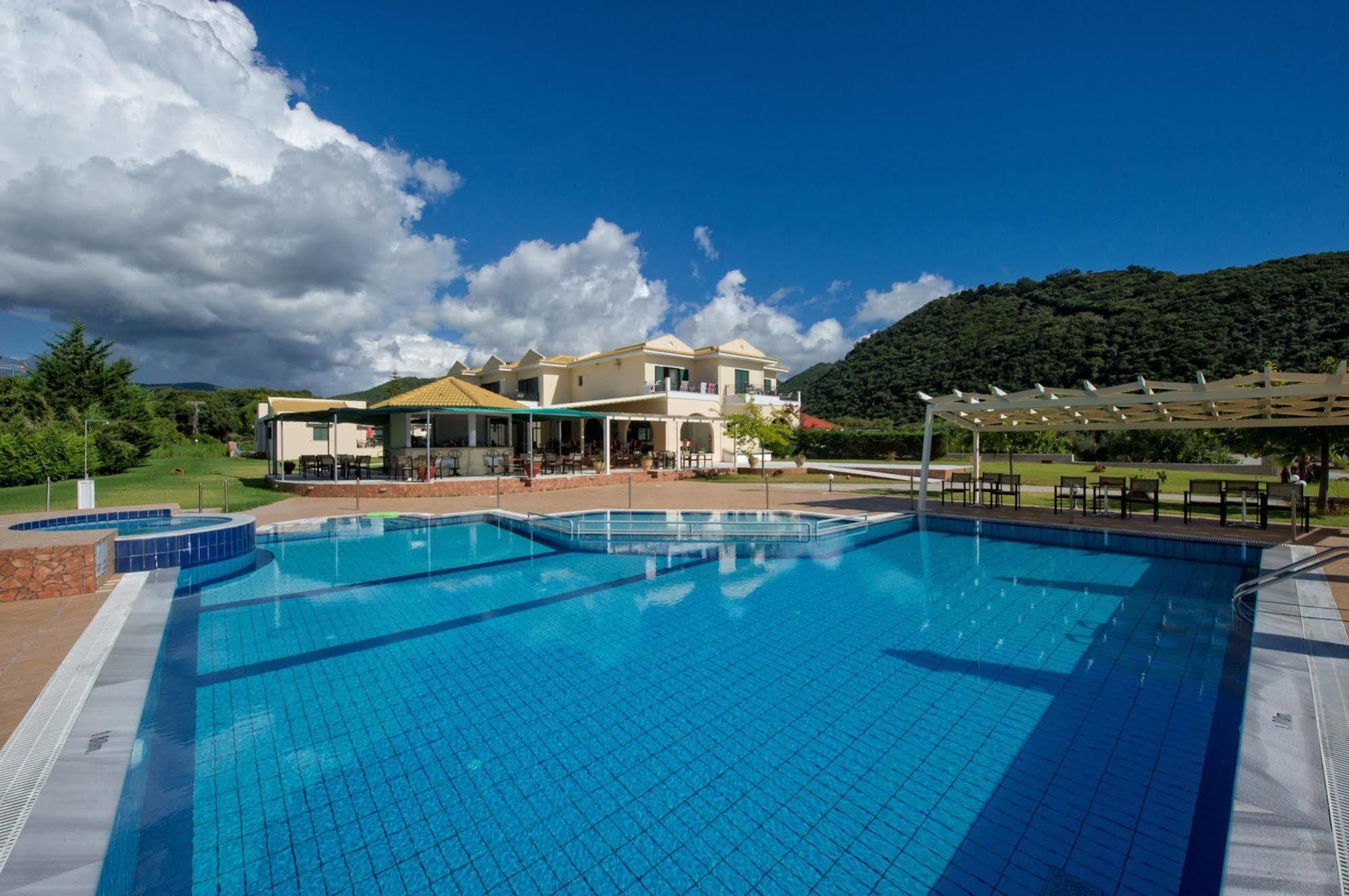 Coralli Hotel Пердика Екстериор снимка